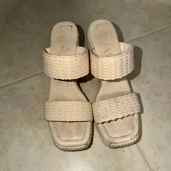 BEACHGOLD Cream Textured Heeled Sandals - Picture 2 of 2